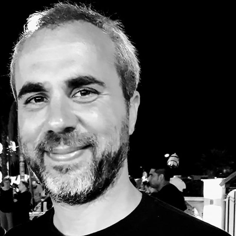 Ritratto di Leonardo Alessandrini, scrittore italiano nato a Roma nel 1977, autore del libro Assenza di gravità.