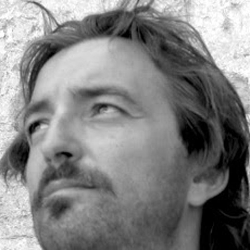 Ritratto di Luca Gallo, scrittore italiano residente a Torino, autore pubblicato da Intermezzi Editore.