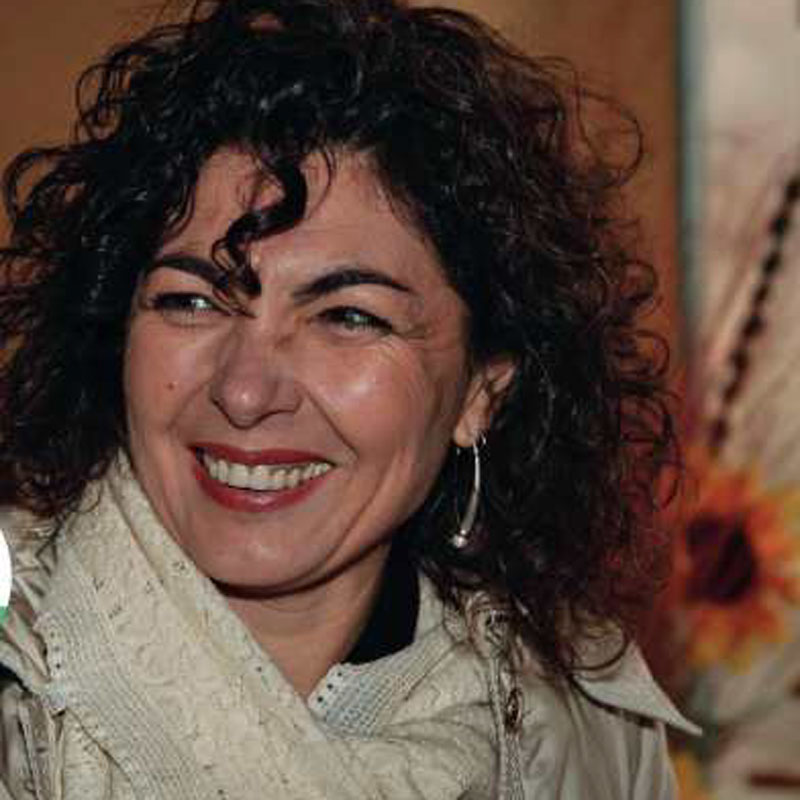 Ritratto di Lucia Venturi, biologa e giornalista italiana esperta di comunicazione ambientale e politiche ambientali.