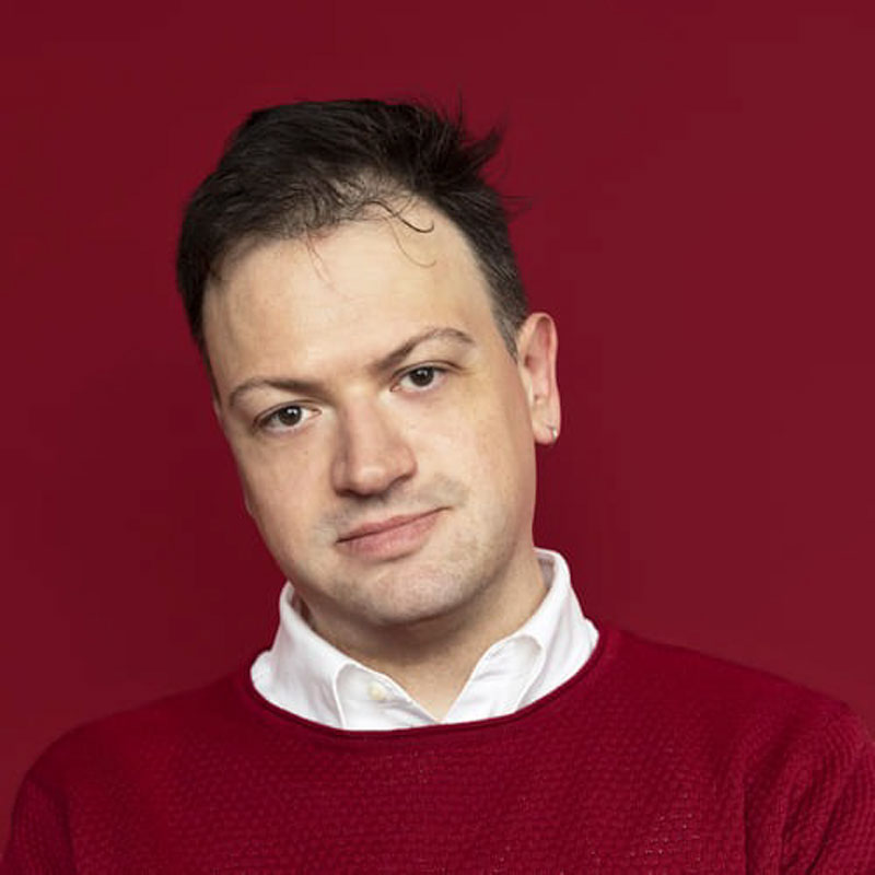 Ritratto di Matteo Scandolin, scrittore e animatore culturale nato a Venezia nel 1982, fondatore del progetto letterario Inutile.