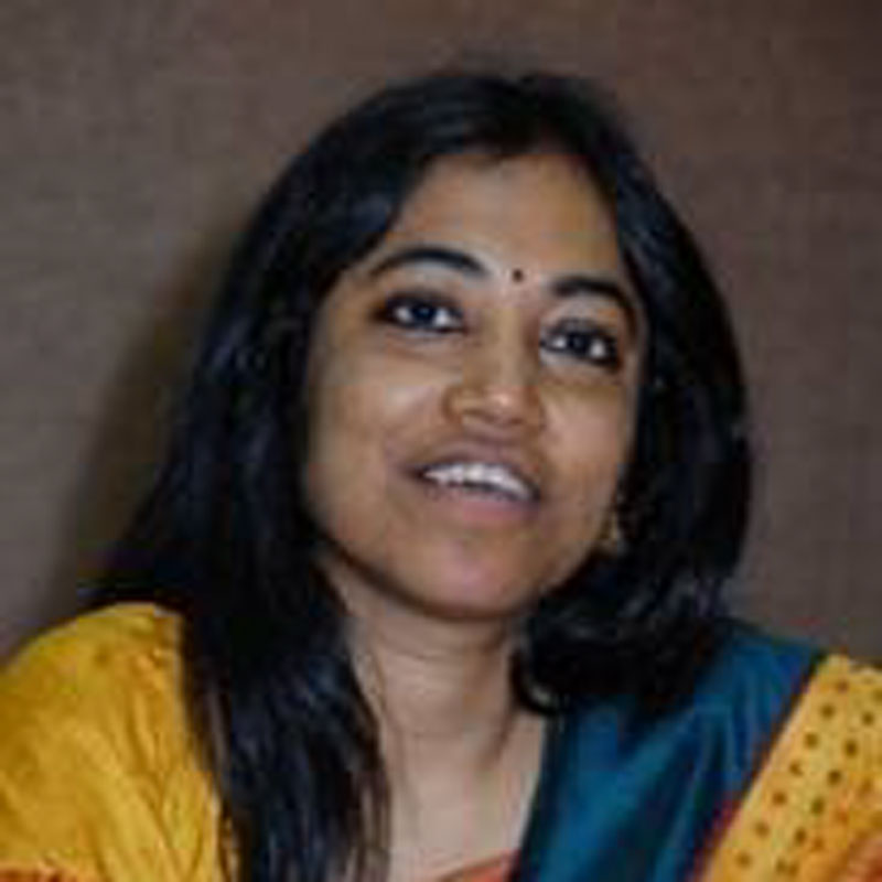 Ritratto di Munmun Gosh, scrittrice e giornalista originaria di Calcutta, autrice di romanzi ambientati in India.