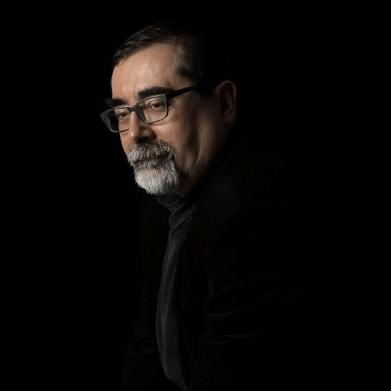 Ritratto di Stefano Trucco, scrittore italiano nato a Genova nel 1962, autore del racconto 1958 – Una storia dell’età atomica.